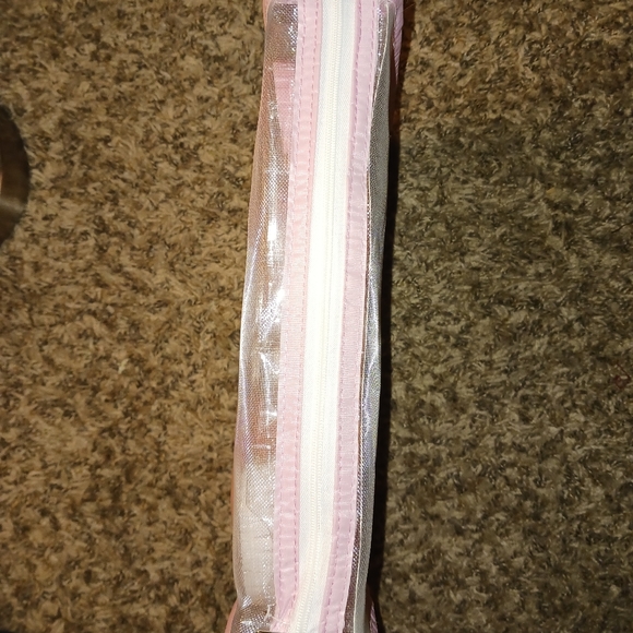 NWT! OLIVIA GRACE ROSE Beauty Set - Picture 8 of 8